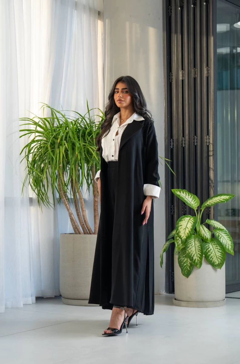 عباية كريب سوداء مع دانتيل IB239