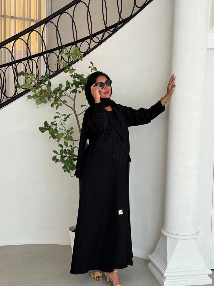 عباية كريب مطرزة باللون الأسود IB172 أسود