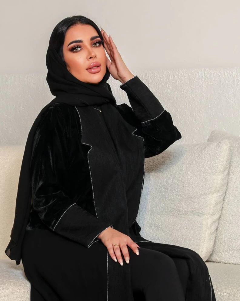 عباية كريب مخملية سوداء IB168 أسود