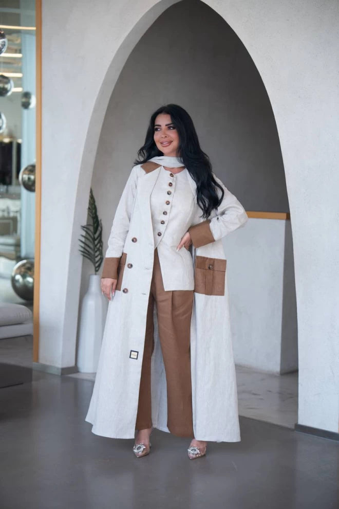 عباية بليزر من الكتان البيج مع تفاصيل بنية C:IB322