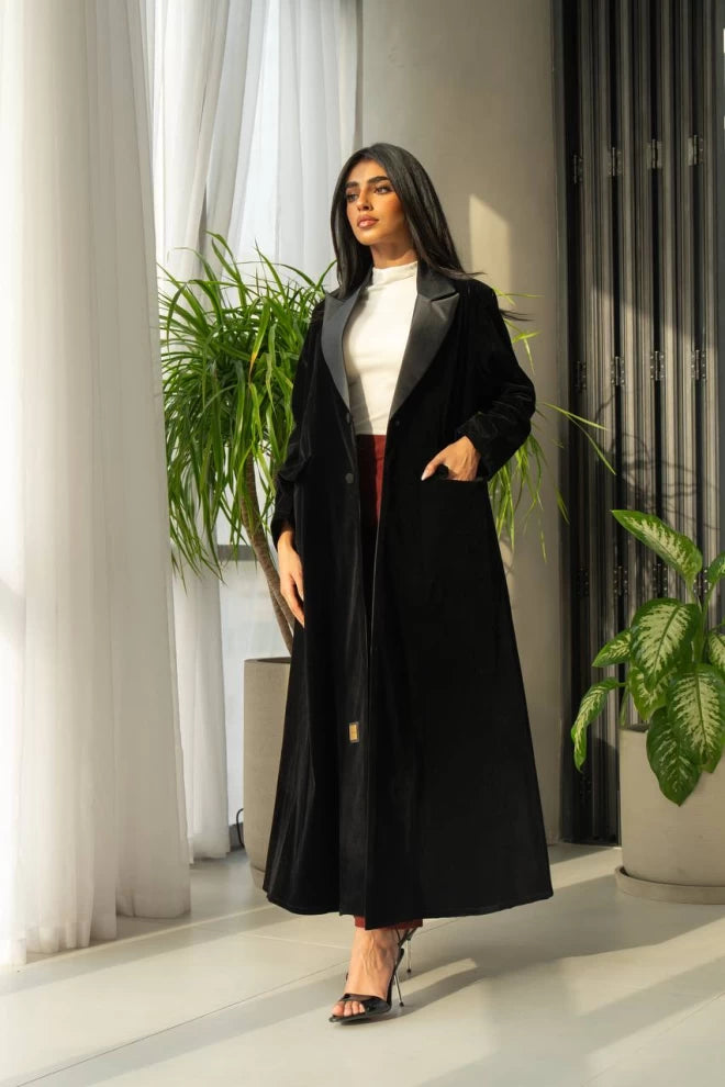 عباية بليزر مخملية سوداء IB233
