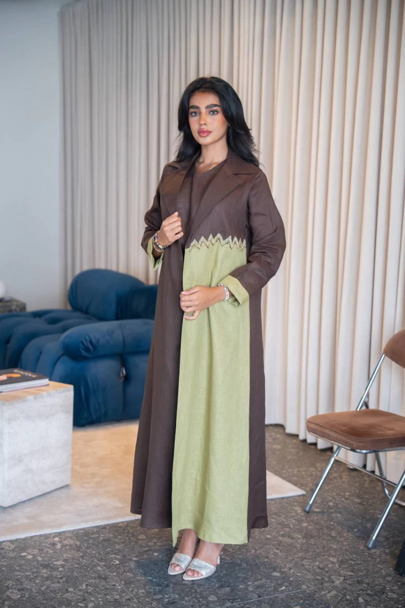 عباية بليزر باللون البني والفستقي من الكتان مع تطريز يدوي C:IB332