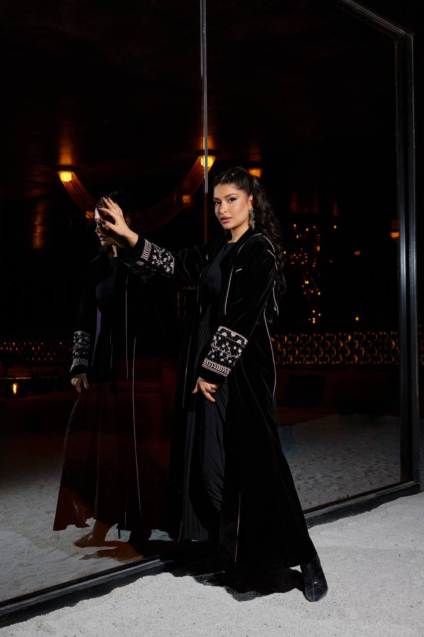 Velvet abaya set with hand embroidery and beading, with dress. C:377