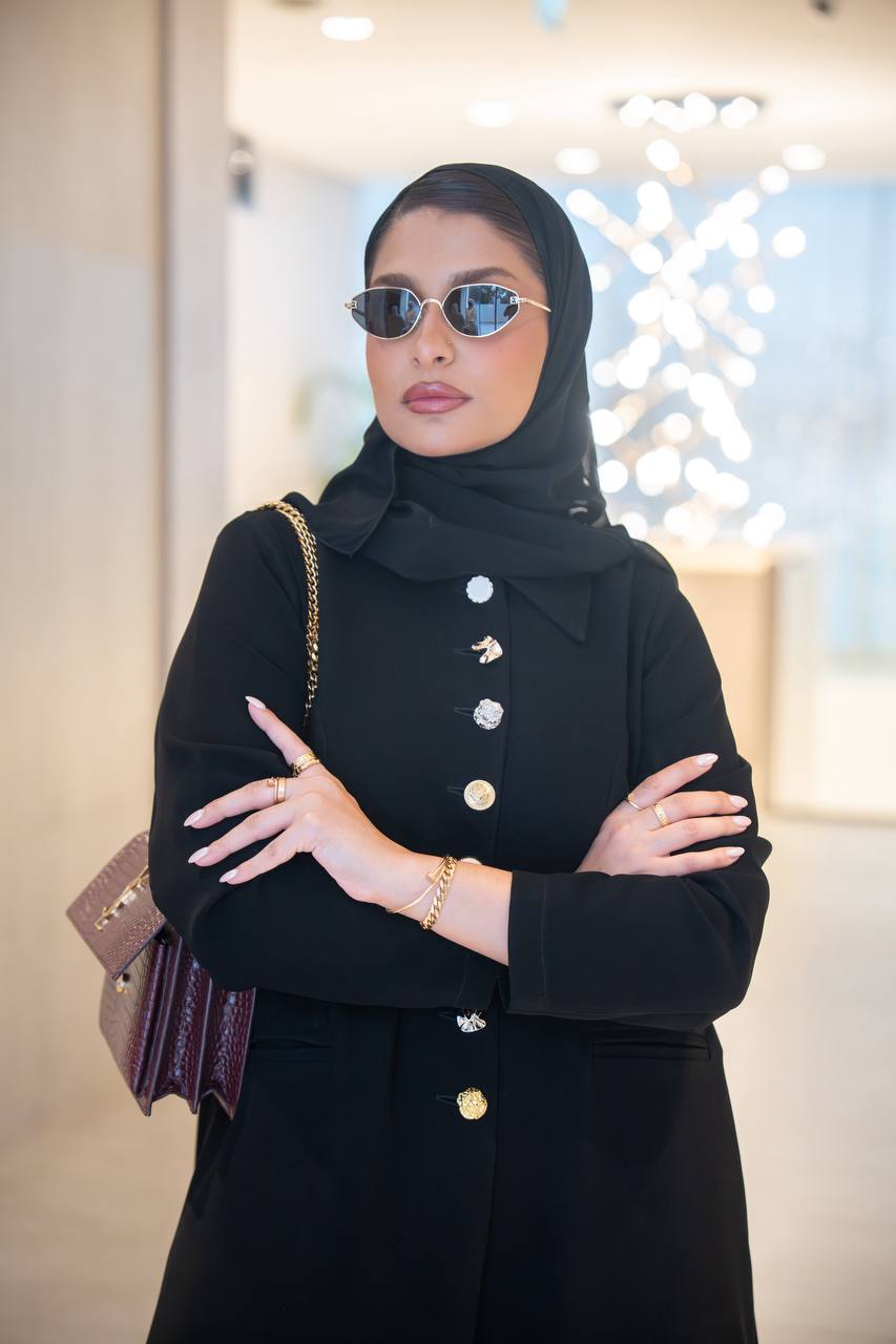 عباية بخام كريب كوبا باللون الاسود C:IB337