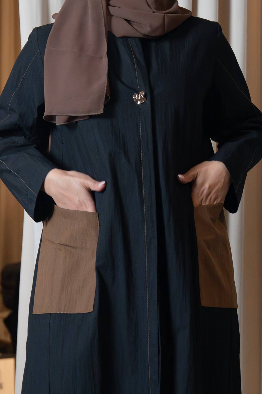ترنش كوت باللون الاسود مع تفاصيل باللون البني C:IB344
