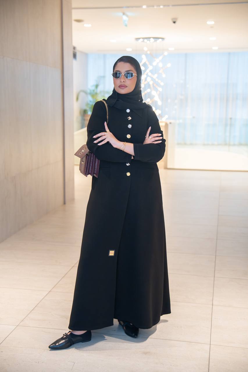 عباية بخام كريب كوبا باللون الاسود C:IB337