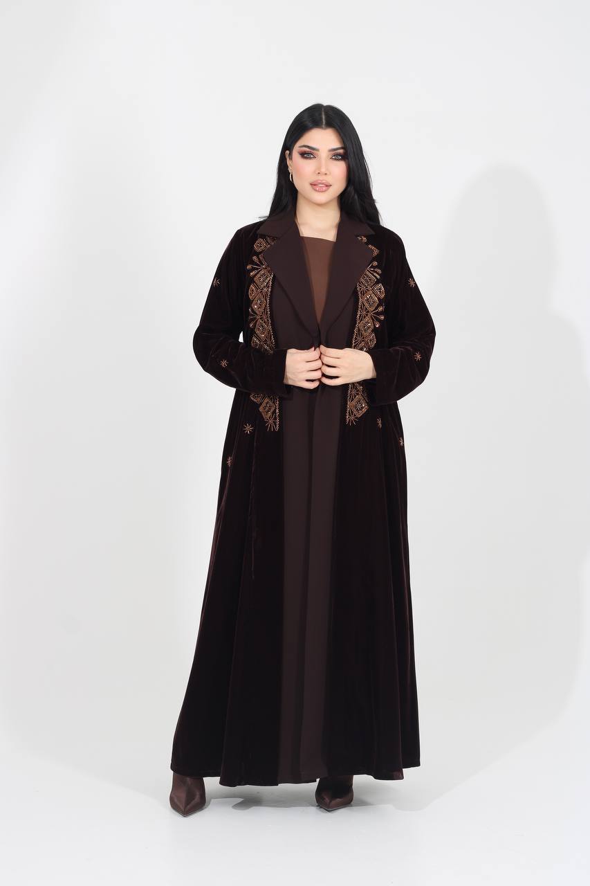 عباية بليزر مخمل مع كريب مع شك يدوي ، باللون البني. C:IB368