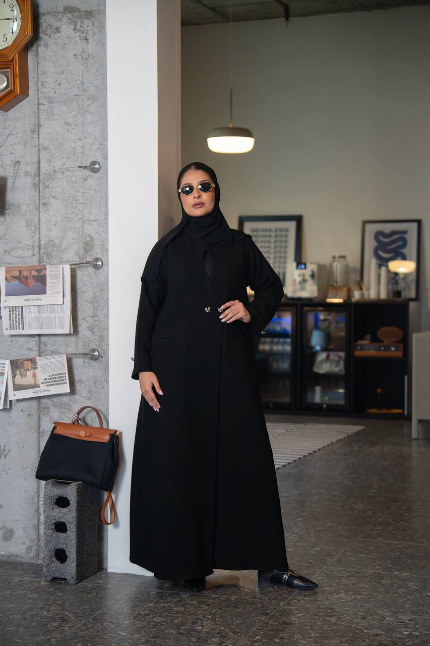 عباية بخام كريب باللون الاسود C:IB354