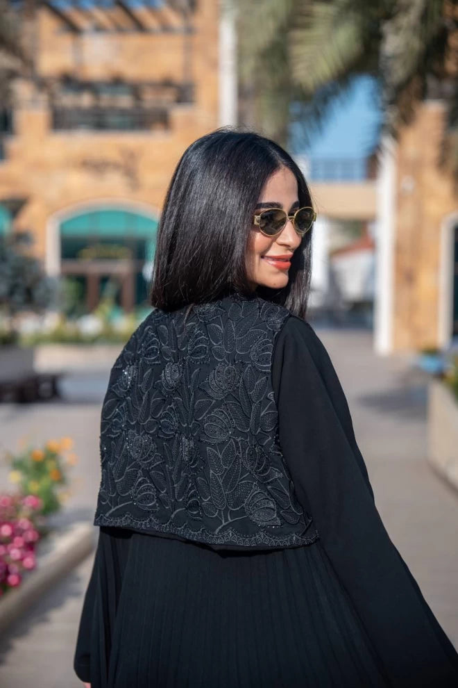عباية من الكريب الكوبي مع بوليرو من الدانتيل الأسود C:IB311 
