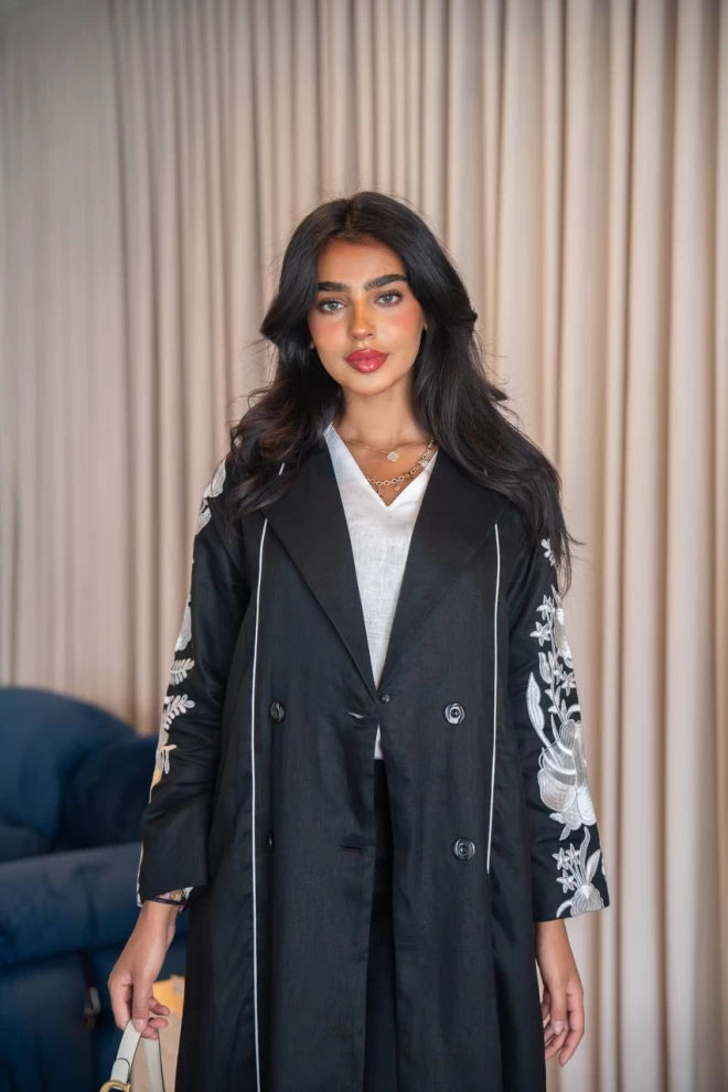 عباية بليزر من الكتان الطبيعي باللون الأسود مع تطريز C:IB331 أسود 