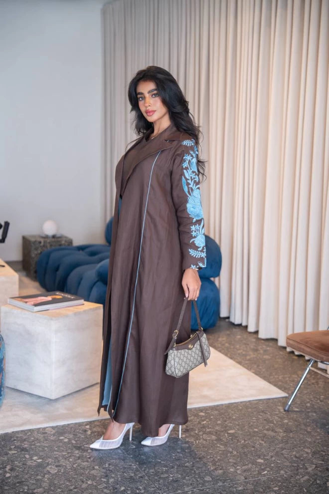 عباية بليزر بنية اللون مع تطريز، مصنوعة من الكتان الطبيعي C:IB331 بني 