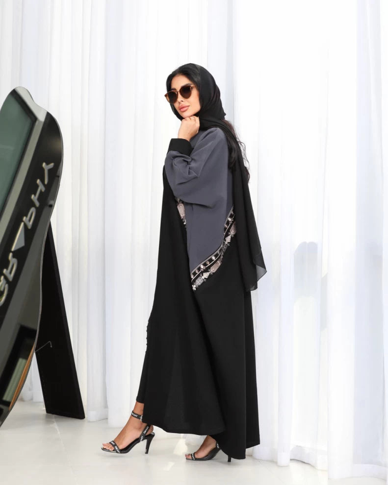 عبايه كريب بلون اسود و رمادي IB121 Gray