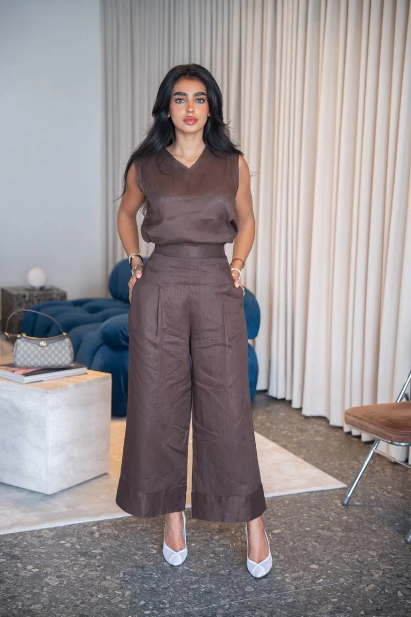 طقم بلوزة وبنطال بنيّ من الكتان الطبيعي. C:IB1095 بني 