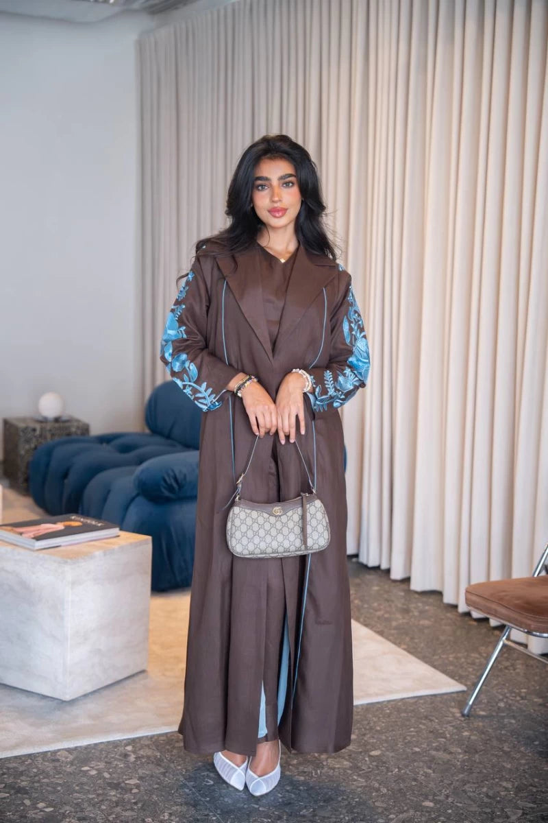 عباية بليزر بنية اللون مع تطريز، مصنوعة من الكتان الطبيعي C:IB331 بني 