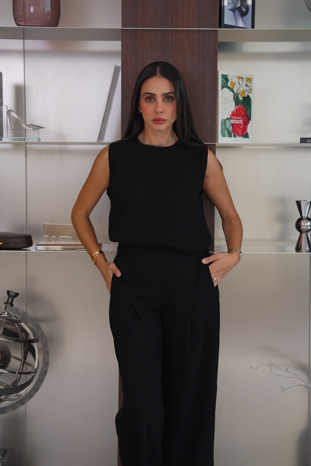 A blouse and pants set, crepe in black.C:1117