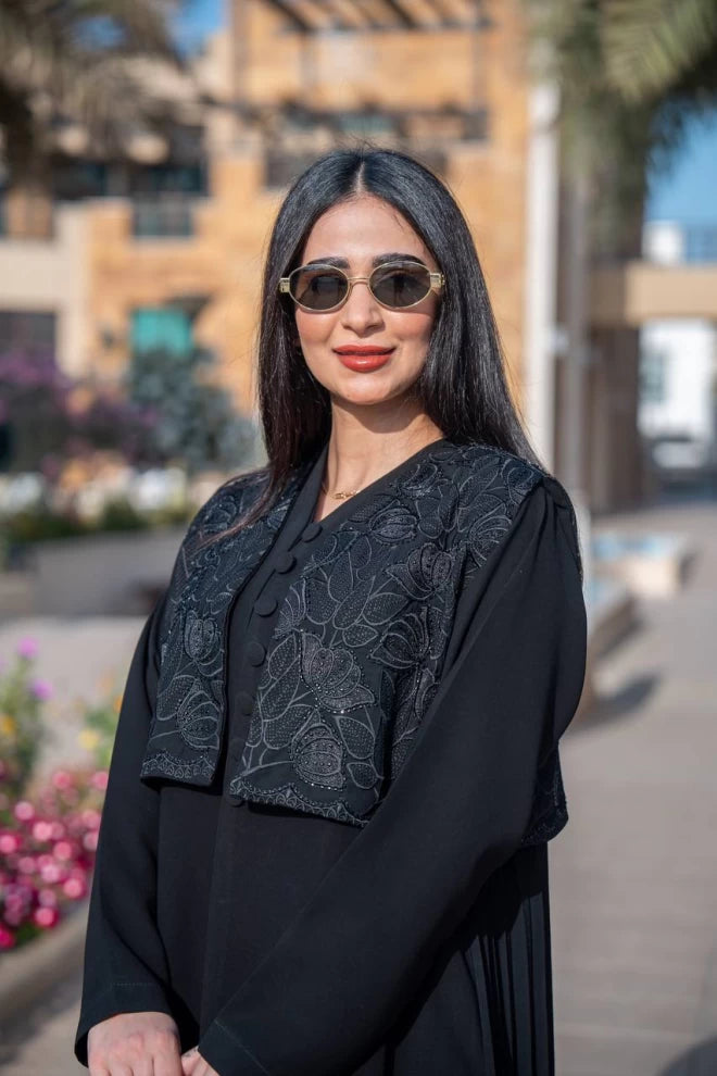 عباية من الكريب الكوبي مع بوليرو من الدانتيل الأسود C:IB311 
