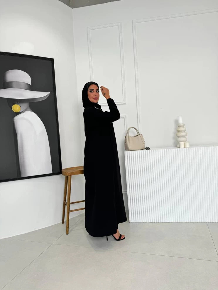 عباية بليزر كريب أسود وبيج IB210 