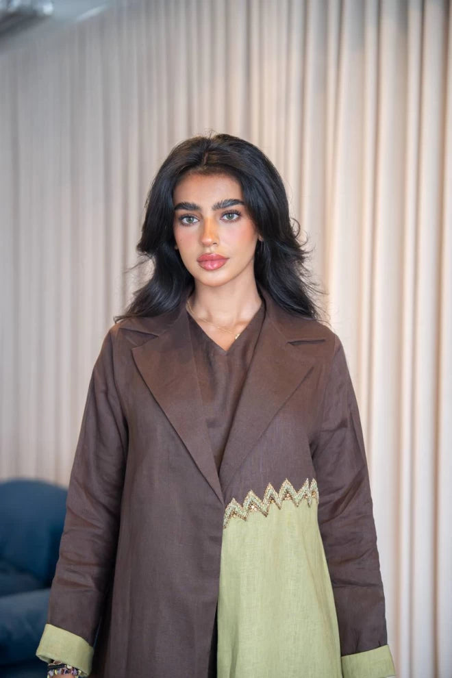 عباية بليزر باللون البني والفستقي من الكتان مع تطريز يدوي C:IB332 