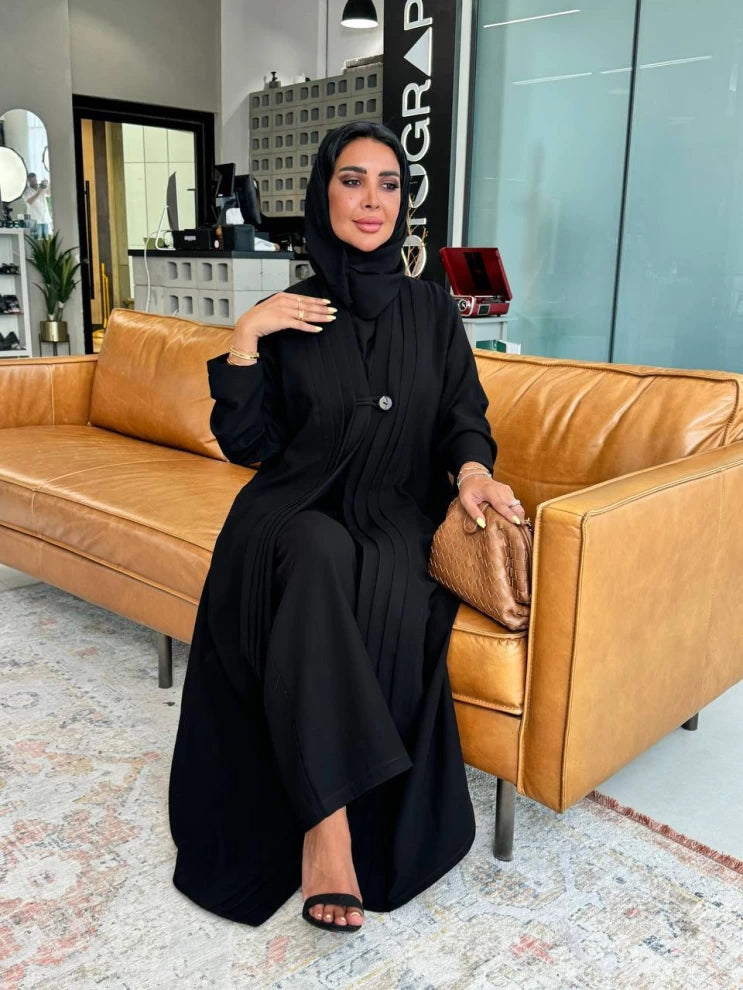 عباية كريب سوداء مع طيات أمامية IB207 أسود 