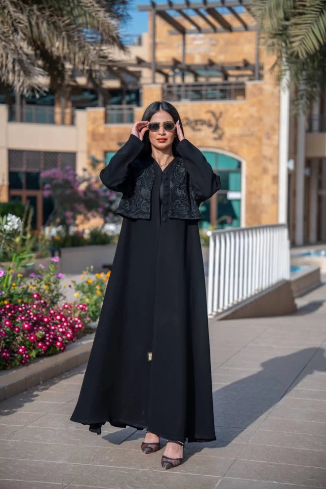 عباية من الكريب الكوبي مع بوليرو من الدانتيل الأسود C:IB311 