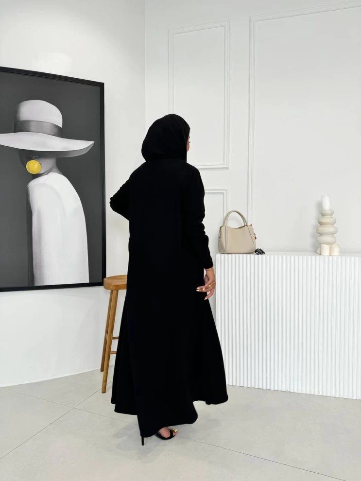 عباية بليزر كريب أسود وبيج IB210 