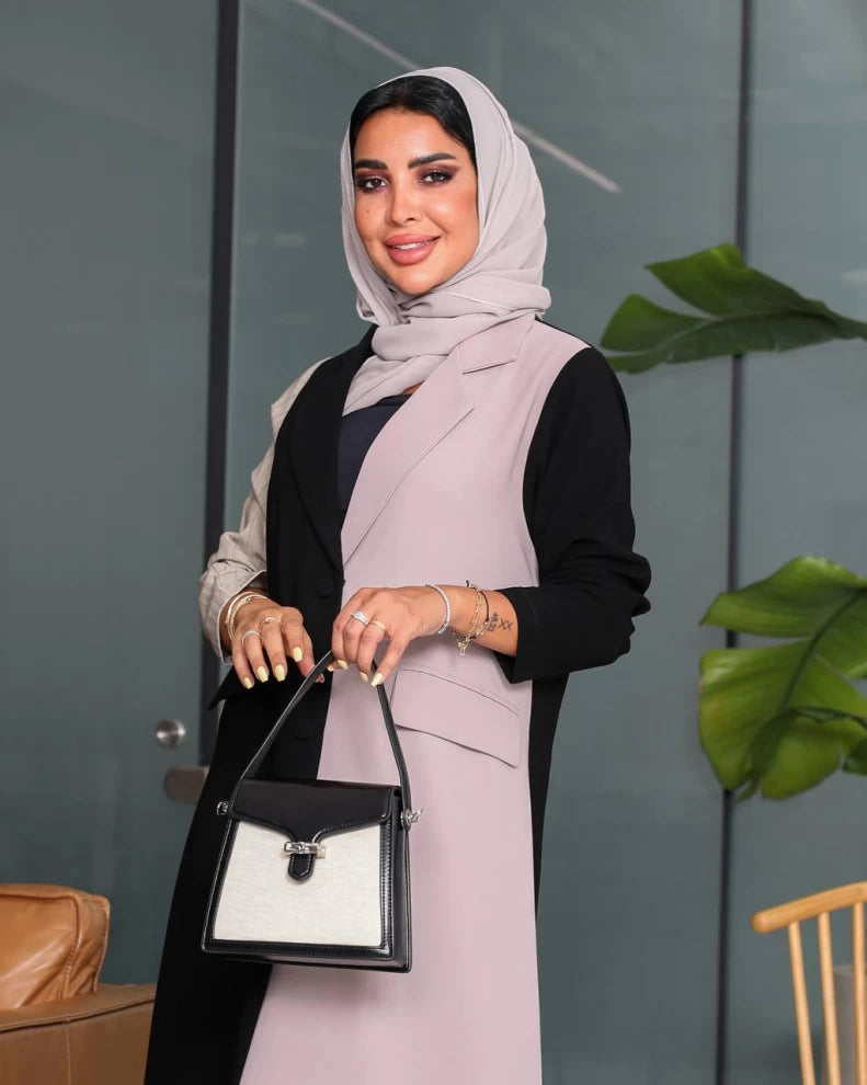 عباية كريب بلونين الأسود والبيج IB208 