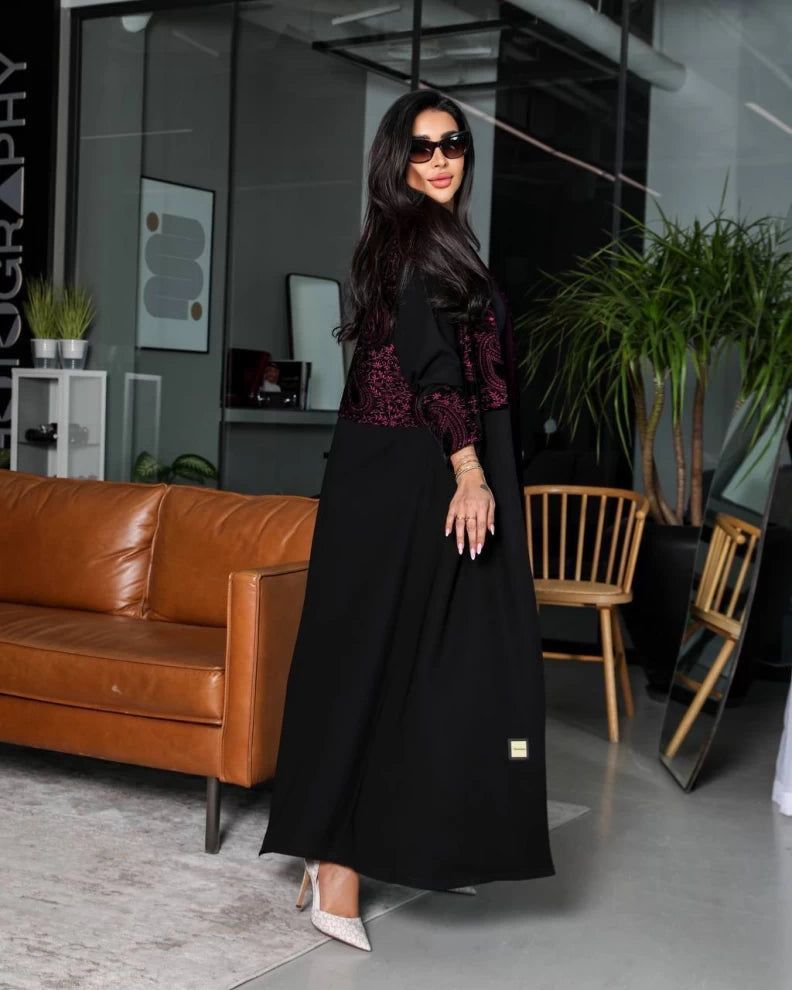 عباية كريب مع مخمل مطرز IB253 عنابي 