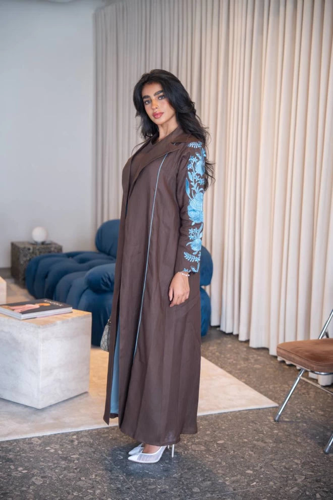 عباية بليزر بنية اللون مع تطريز، مصنوعة من الكتان الطبيعي C:IB331 بني 