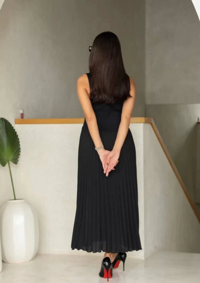 فستان أسود نصف كريب ونصف بليس كلوش IB1039 (SL) 