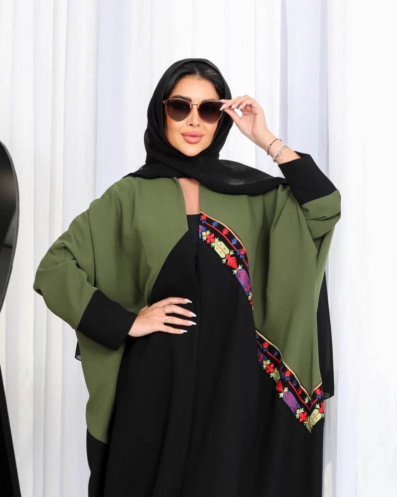 عبايه كريب بلون اسود واخضر بتطريز IB121 Green
