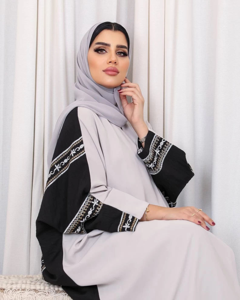 عباية كريب بلونين اسود وبيج IB187 (مقاس واحد) 