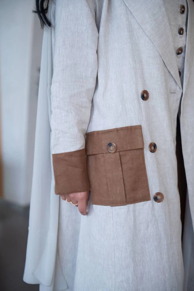 عباية بليزر من الكتان البيج مع تفاصيل بنية C:IB322 