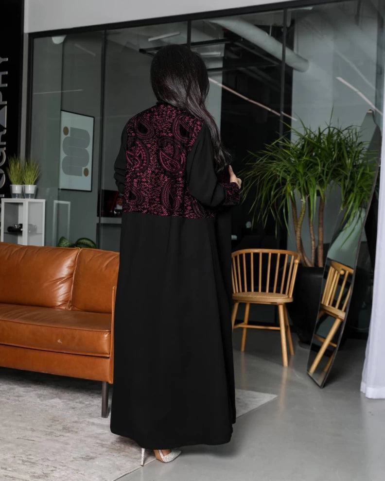 عباية كريب مع مخمل مطرز IB253 عنابي 