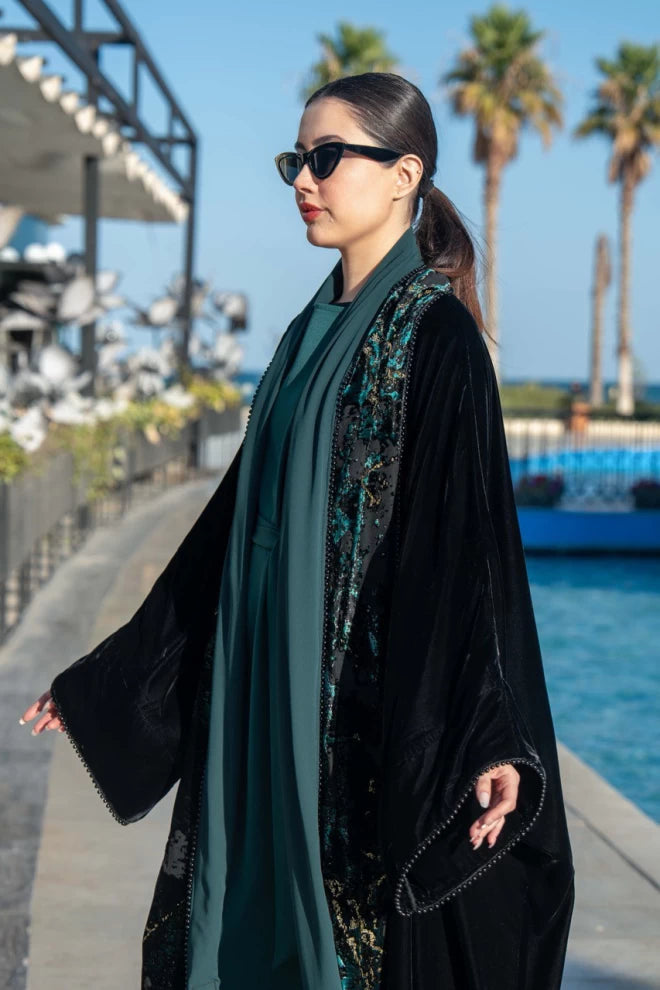 عباية بشت من قماش مخملي حريري مع قماش مخملي مزهر IB271Black (مقاس واحد) 