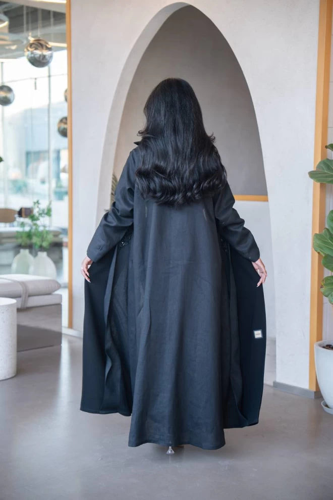 عباية بليزر سوداء من الكتان والكريب مع تطريز يدوي C:IB323 أسود 