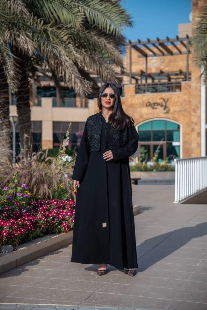 عباية من الكريب الكوبي مع بوليرو من الدانتيل الأسود C:IB311 