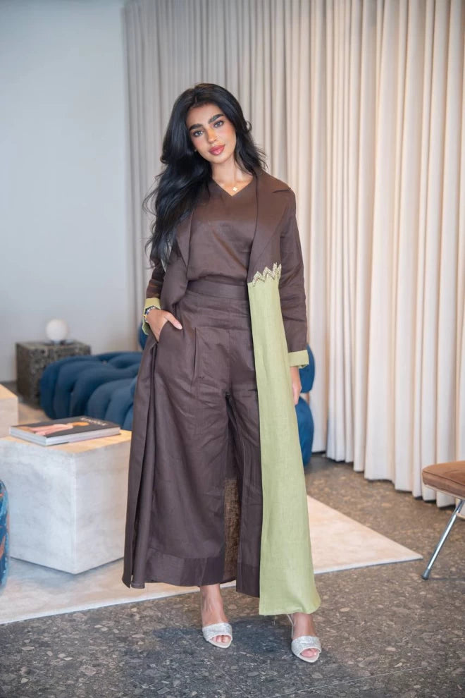 عباية بليزر باللون البني والفستقي من الكتان مع تطريز يدوي C:IB332 