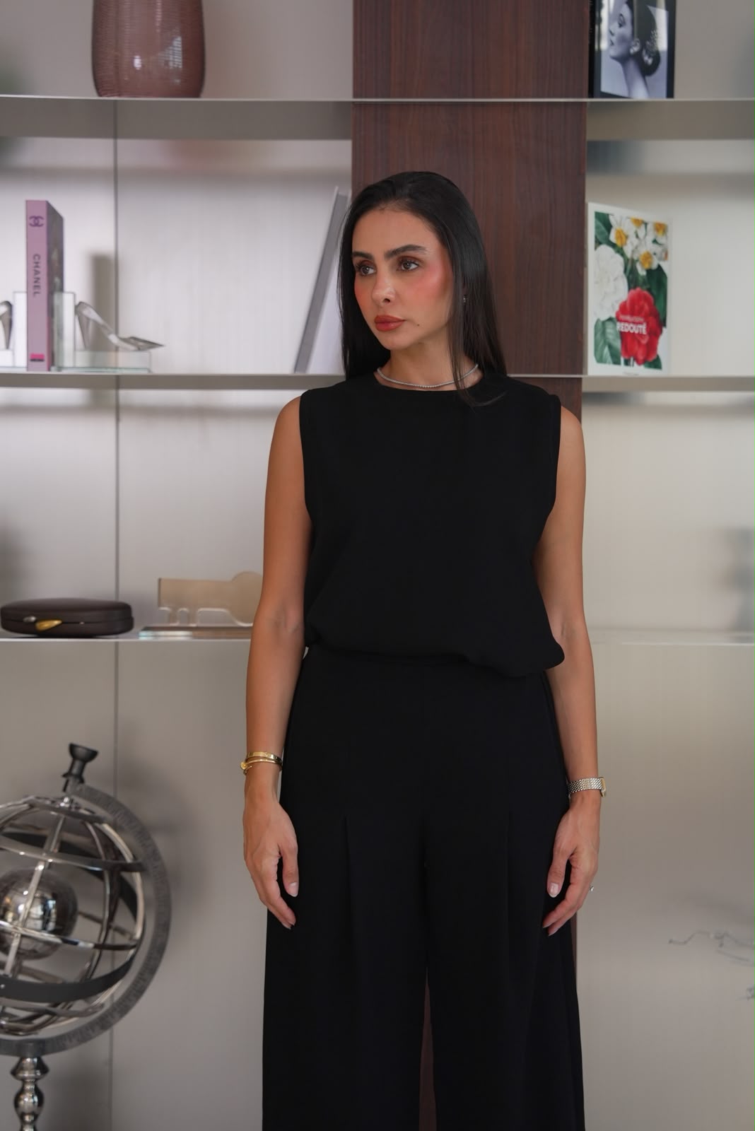 A blouse and pants set, crepe in black.C:1117