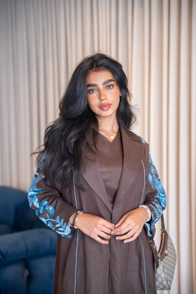 عباية بليزر بنية اللون مع تطريز، مصنوعة من الكتان الطبيعي C:IB331 بني 