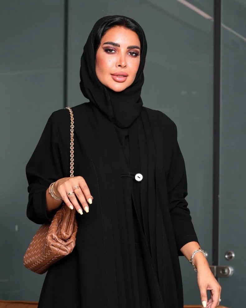 عباية كريب سوداء مع طيات أمامية IB207 أسود 
