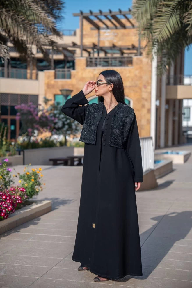 عباية من الكريب الكوبي مع بوليرو من الدانتيل الأسود C:IB311 