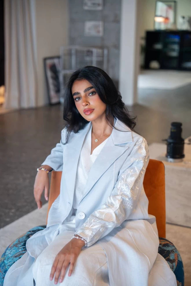 عباية بليزر زرقاء سماوية مطرزة، مصنوعة من الكتان الطبيعي. C:IB331 أزرق 