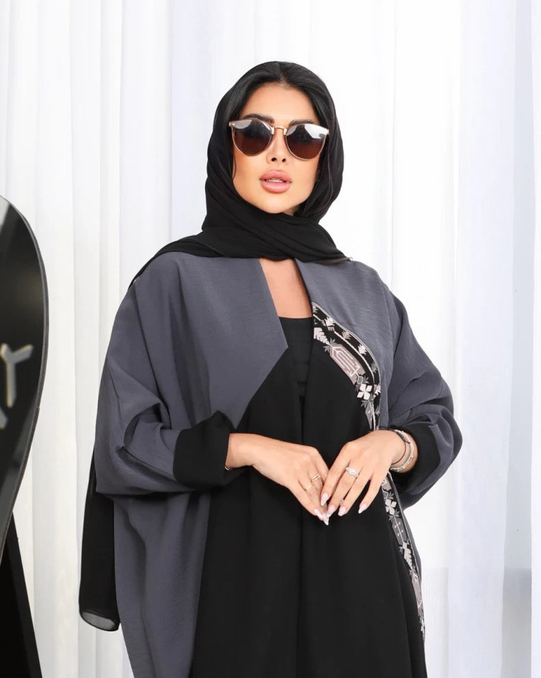 عبايه كريب بلون اسود و رمادي IB121 Gray
