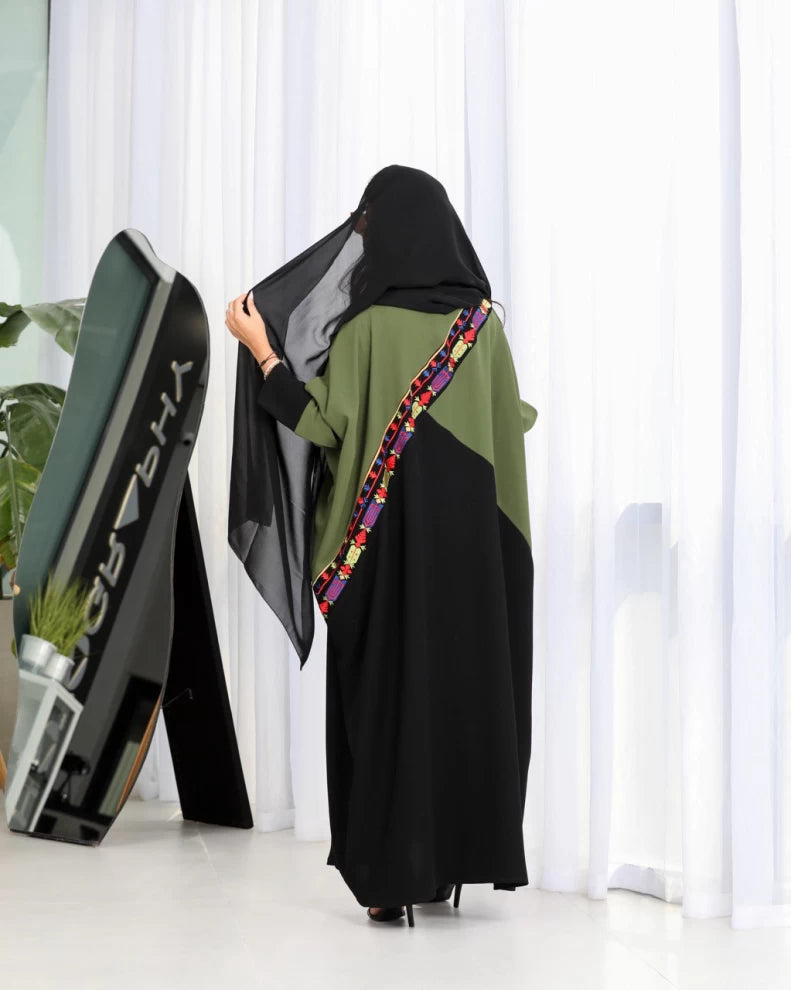 عباية كريب باللونين الأسود والأخضر مع تطريز IB121 أخضر (مقاس واحد) 