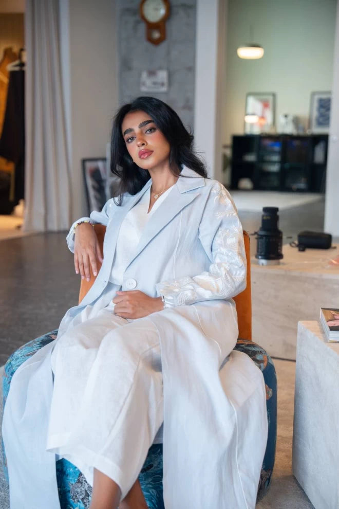 عباية بليزر زرقاء سماوية مطرزة، مصنوعة من الكتان الطبيعي. C:IB331 أزرق 