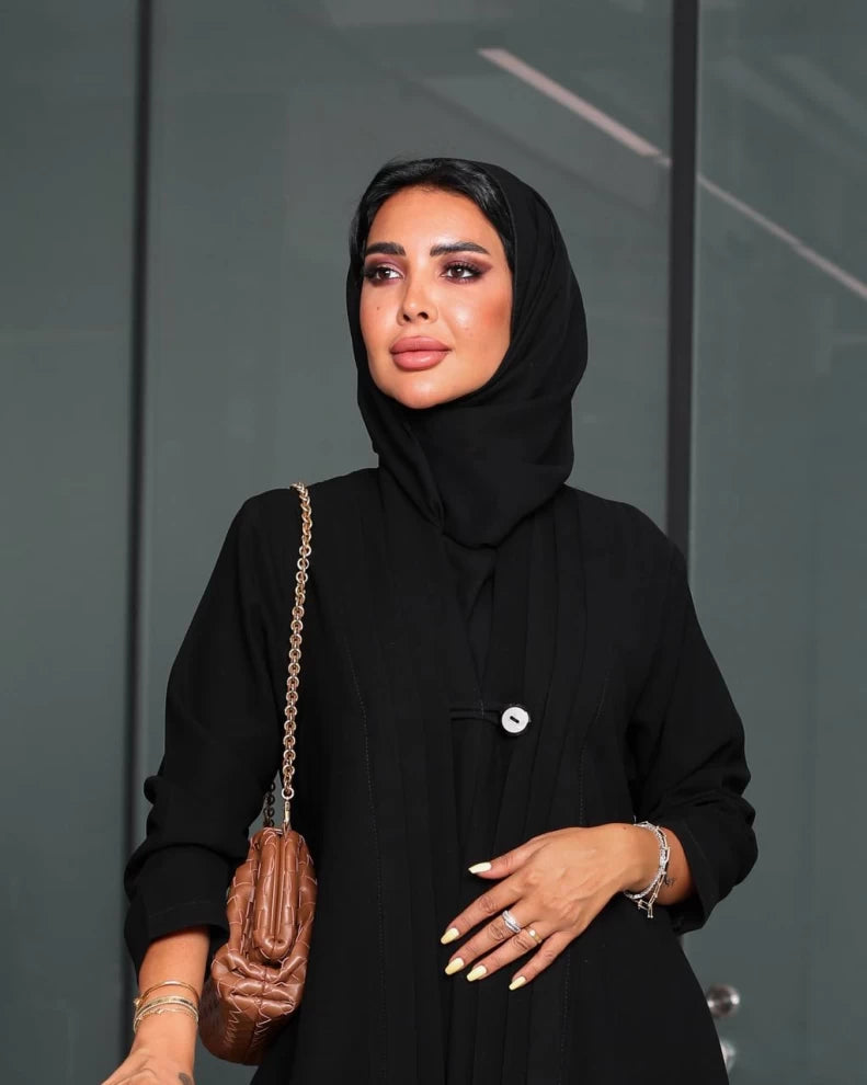 عباية كريب سوداء مع طيات أمامية IB207 أسود 