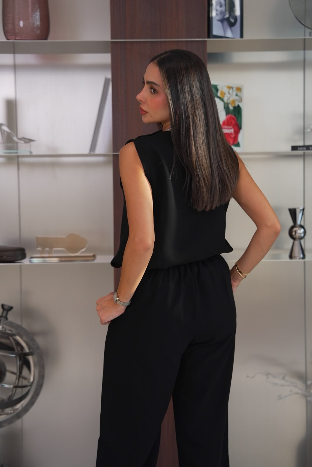A blouse and pants set, crepe in black.C:1117