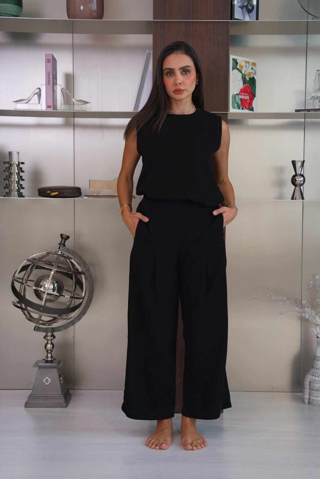 A blouse and pants set, crepe in black.C:1117
