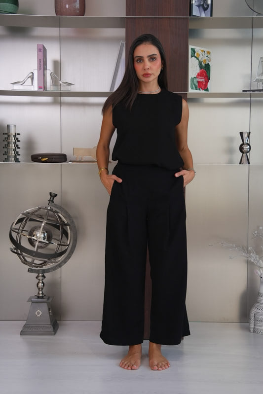 A blouse and pants set, crepe in black.C:1117