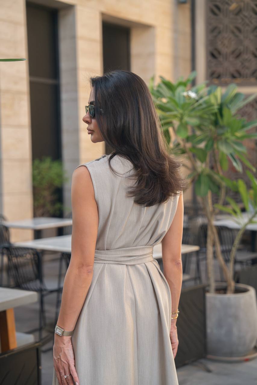 Beige crepe dress. C:IB1096